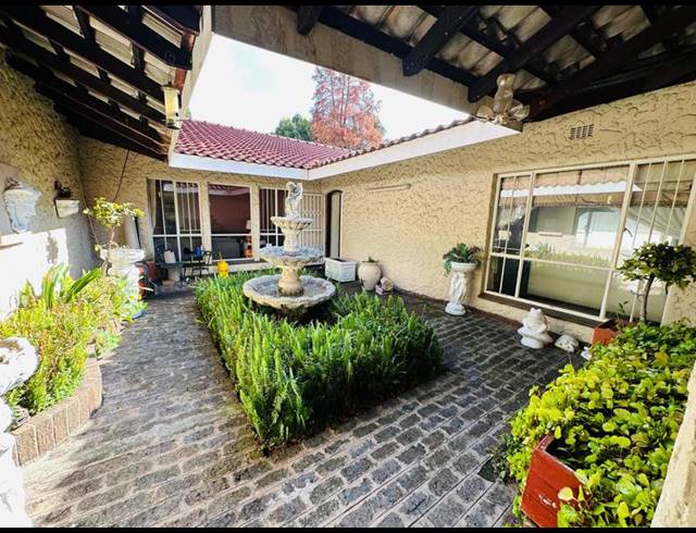 4 BEDROOM HOUSE FOR SALE IN BRAMLEY PARK